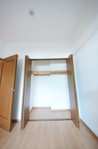 ライオンズマンション大原駅前の収納|各居室に機能的なクローゼットを完備。タンスなどの大型家具を買い足す必要がないため、お部屋の面積を最大限に活かせます。
