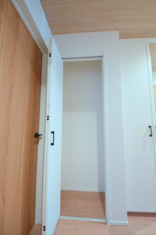 船越南3丁目の収納|廊下にも収納スペースがあります