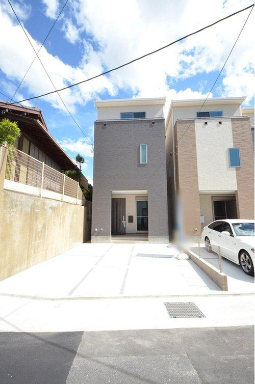 東本浦町の外観|敷地27坪
車種により駐車2台可能です