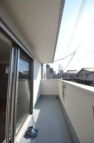 宇品御幸三丁目のバルコニー|バルコニーは屋根があるので急な雨でも安心です