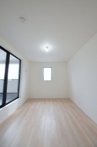 向洋新町三丁目の洋室|全居室収納スペース有、お部屋が広く綺麗に使えます