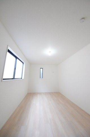 向洋新町三丁目の洋室|全居室収納スペース有、お部屋が広く綺麗に使えます