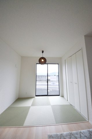 向洋新町三丁目の和室|全居室収納スペース有、お部屋が広く綺麗に使えます