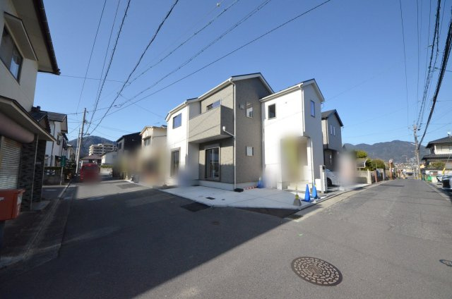 落合南一丁目の前面道路含む現地写真|前面道路は交通量が少なく駐車楽々
