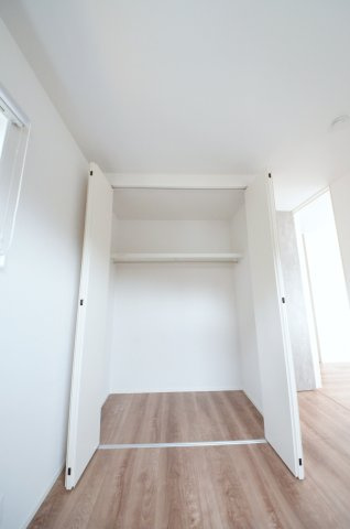 宮島口上一丁目の収納|各居室に機能的なクローゼットを完備。タンスなどの大型家具を買い足す必要がないため、お部屋の面積を最大限に活かせます。
