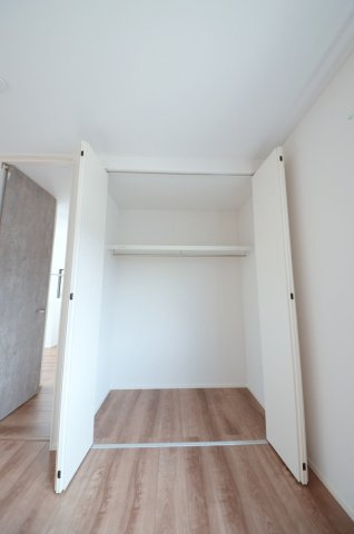 宮島口上一丁目の収納|各居室に機能的なクローゼットを完備。タンスなどの大型家具を買い足す必要がないため、お部屋の面積を最大限に活かせます。
