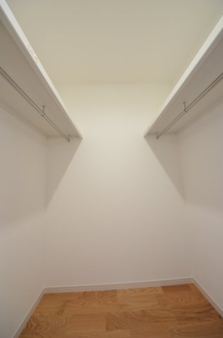 観音台二丁目の収納|各居室に機能的なクローゼットを完備。タンスなどの大型家具を買い足す必要がないため、お部屋の面積を最大限に活かせます。