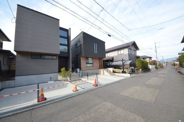 五月が丘二丁目の前面道路含む現地写真|前面道路は交通量が少なく駐車楽々
駐車は2台可能です
