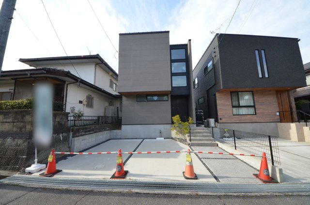 五月が丘二丁目の外観|敷地35坪
駐車は2台可能です