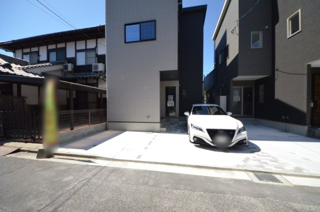 阿品二丁目の駐車場|JR阿品駅徒歩4分の平地
駐車2台可能です