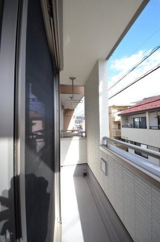 宇品御幸一丁目のバルコニー|バルコニーは屋根があるので急な雨でも安心です