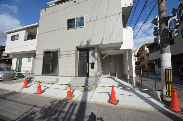 宇品御幸一丁目の駐車場|前面道路は交通量が少なく駐車楽々
駐車は1台可能です
