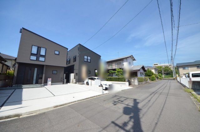 阿品三丁目の前面道路含む現地写真|前面道路は交通量が少なく駐車楽々
