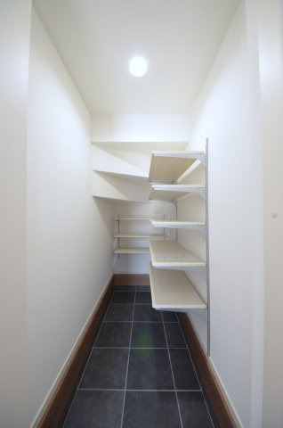 阿品三丁目の収納|玄関には大容量のシューズクロークがあります。