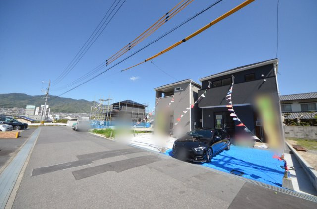 美鈴園の前面道路含む現地写真|前面道路は交通量が少なく駐車楽々です