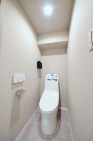 大州Co-opマンションのトイレ|トイレも新規交換済。
勿論ウォシュレット付です。