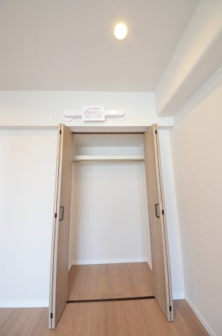 大州Co-opマンションの収納|各居室に機能的なクローゼットを完備。タンスなどの大型家具を買い足す必要がないため、お部屋の面積を最大限に活かせます。