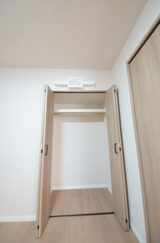 大州Co-opマンションの収納|各居室に機能的なクローゼットを完備。タンスなどの大型家具を買い足す必要がないため、お部屋の面積を最大限に活かせます。