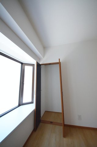 ダイアパレス堺町の収納|各居室に機能的なクローゼットを完備。タンスなどの大型家具を買い足す必要がないため、お部屋の面積を最大限に活かせます。