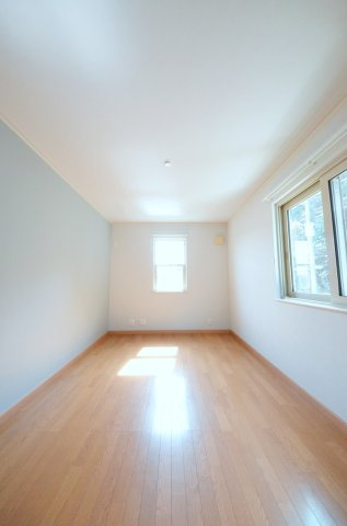 大町西一丁目の寝室|全居室収納スペース有、お部屋が広く綺麗に使えます