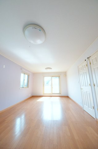 大町西一丁目の洋室|全居室収納スペース有、お部屋が広く綺麗に使えます