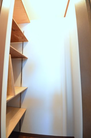 大町西一丁目の収納|玄関廊下にも収納スペースがあります
