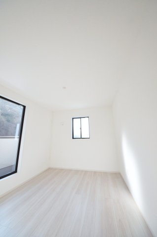 瀬戸ハイム四丁目の洋室|全居室収納スペース有、お部屋が広く綺麗に使えます