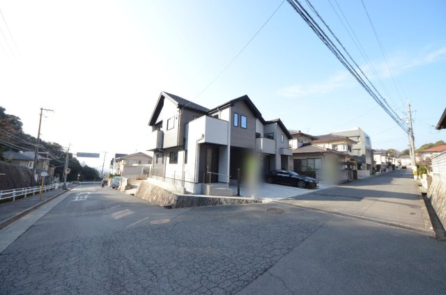 瀬戸ハイム四丁目の前面道路含む現地写真|前面道路は交通量が少なく駐車楽々