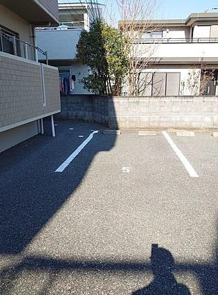 コモド　アビターレの駐車場