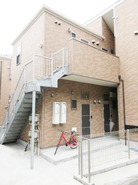 横浜市金沢区六浦５丁目のアパートの外観