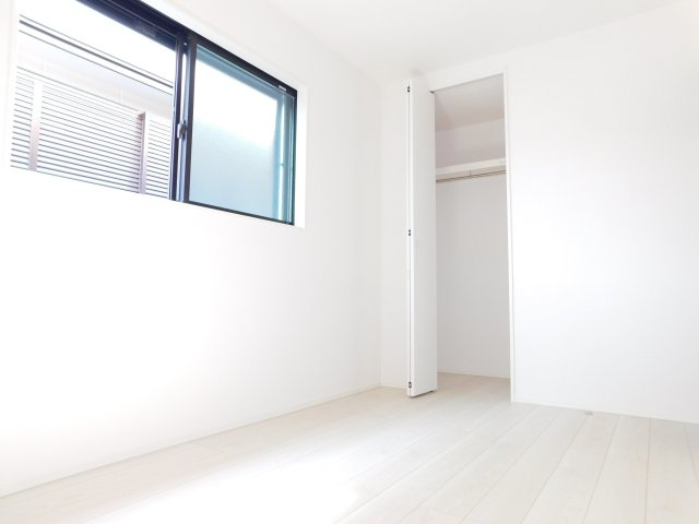 名古屋市熱田区木之免町の新築一戸建の洋室|◇洋室◇　　明るい洋室５．１１帖　全居室収納完備！