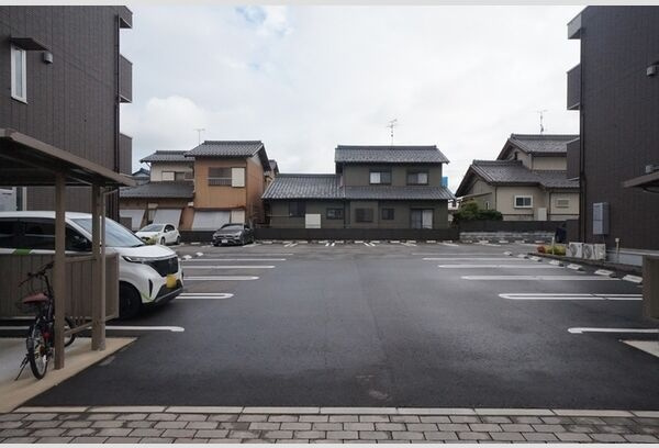 ラヴィベール　Ⅰの駐車場