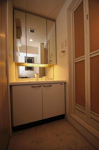 新品家具付きマンション住吉5(KaGood福岡)の独立洗面台