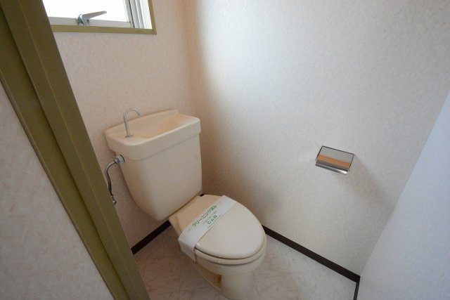 コンパクトで使いやすいトイレです♪