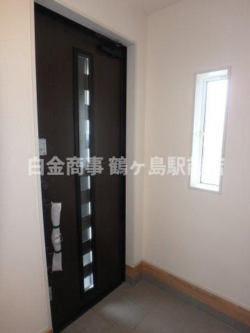 川越市吉田　可変型3（4）LDK+カースペース2台付き　新築戸建の玄関