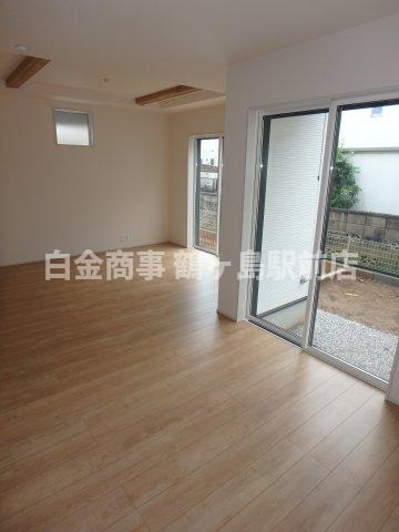 川越市吉田　可変型3（4）LDK+カースペース2台付き　新築戸建の居間・リビング
