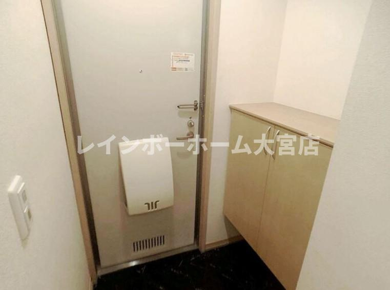 セジュール本町の玄関