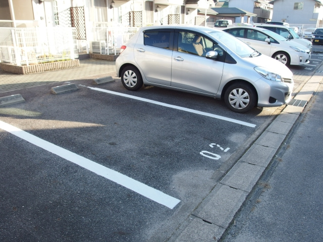 岡崎市上里２丁目のテラスの駐車場