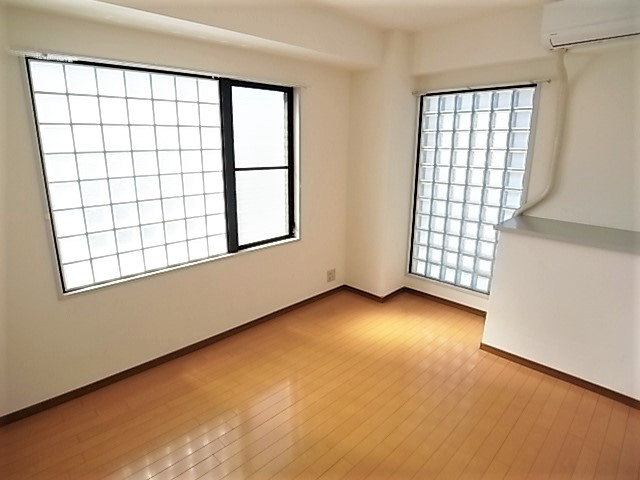 神戸市東灘区甲南町４丁目の賃貸マンションの居間・リビング