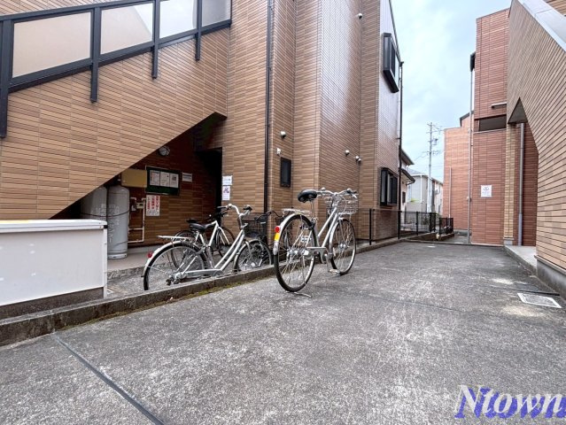 【その他共用部分】 | La maisom Y's本陣 | 駐輪場です