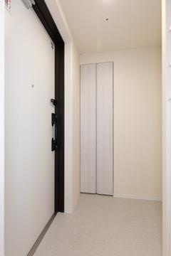 ネウボーノ菊川Ⅱの玄関|ベビーカー等を置けるスペースがあります