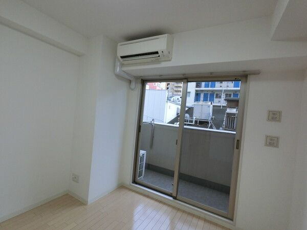 エスティライフ三宮東の居間・リビング