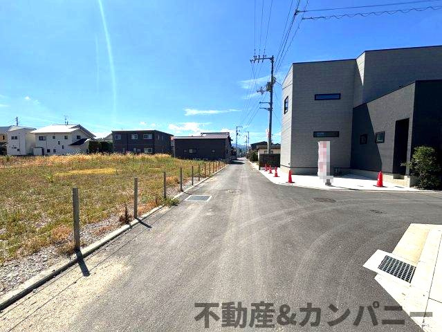 伊予市下吾川の新築戸建の前面道路含む現地写真|前面道路含む現地写真です