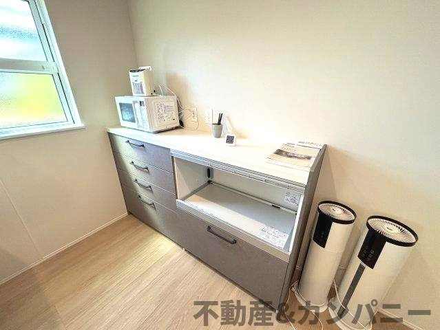 伊予市下吾川の新築戸建のキッチン|カップボードです