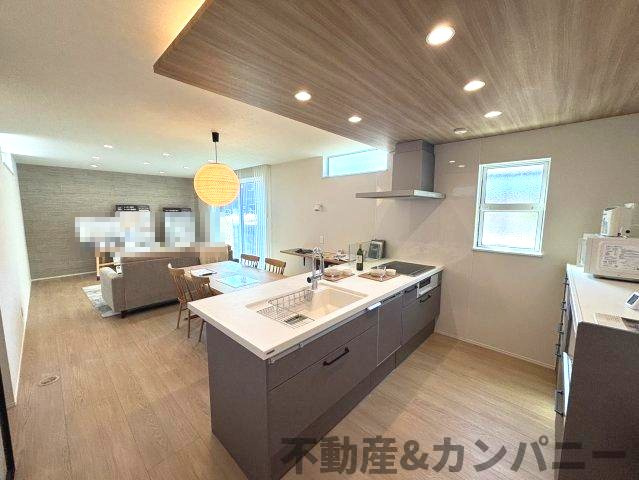 伊予市下吾川の新築戸建の居間・リビング|おしゃれなリビングです
