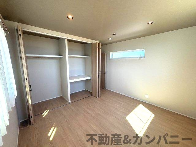 伊予市下吾川の新築戸建の洋室|きれいな洋室です