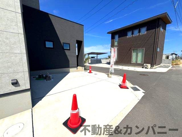 伊予市下吾川の新築戸建の駐車場|駐車場の用意があります