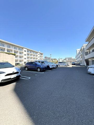 クリーンリバーフィネス山鼻南の駐車場