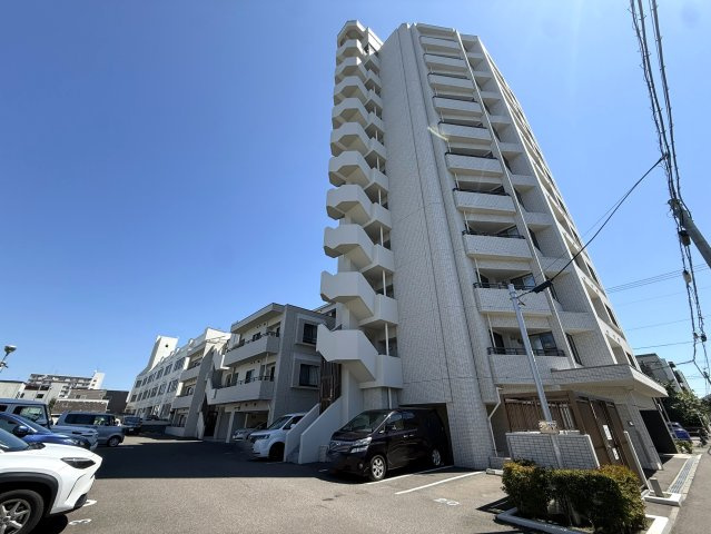 クリーンリバーフィネス山鼻南の外観|来客用駐車場有り！