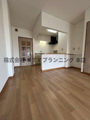 仲介手数料0円！サンシャイン岩倉の居間・リビング